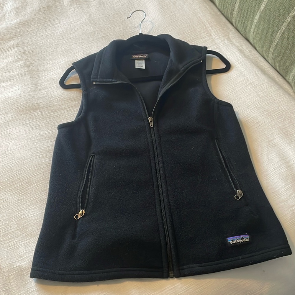 Women’s black Patagonia vest- Size M